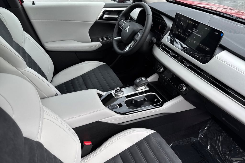 New 2026 Mitsubishi Outlander SE AWD/4WD image 16
