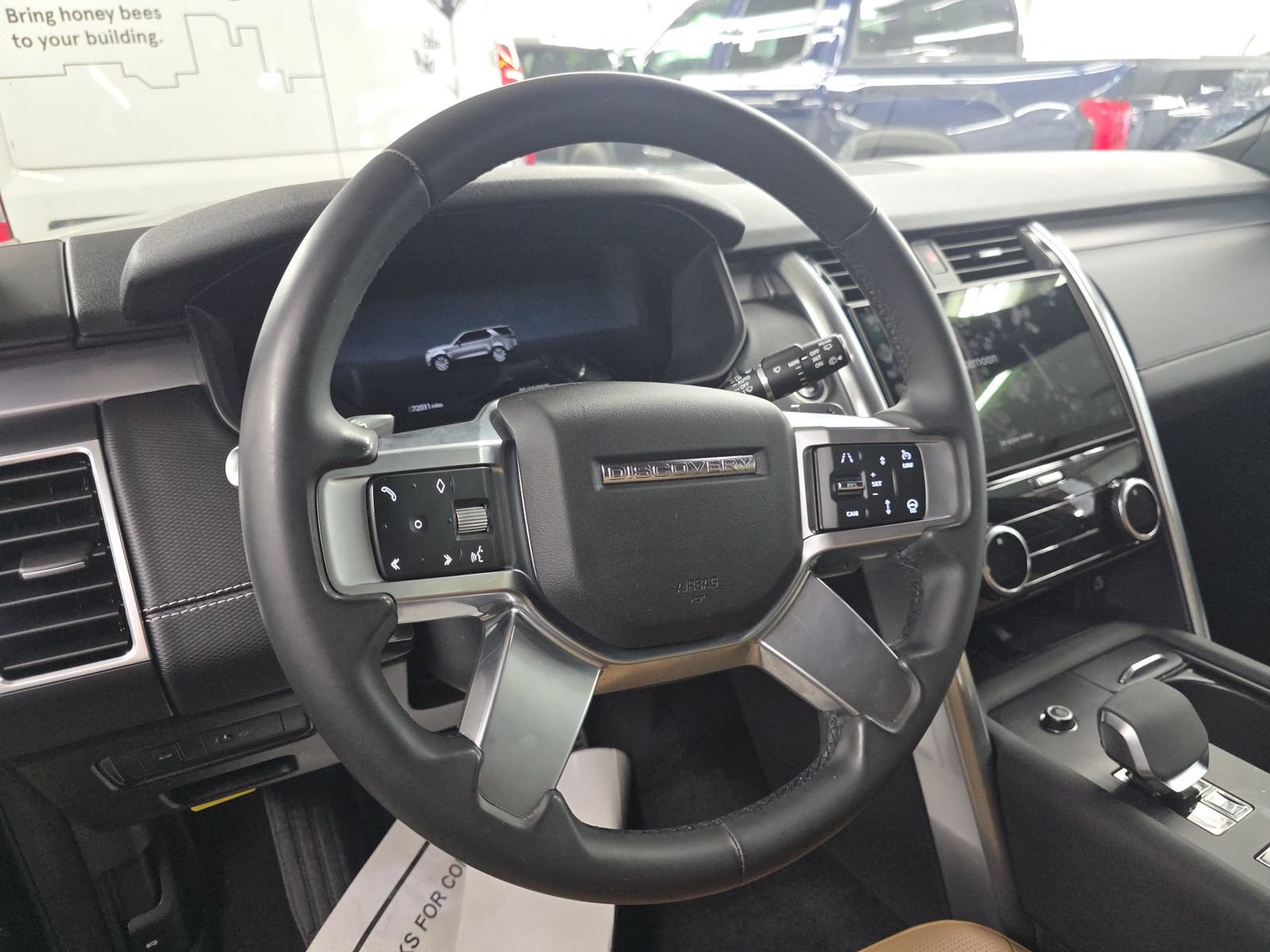 Used 2024 Land Rover Discovery Dynamic SE AWD/4WD image 8