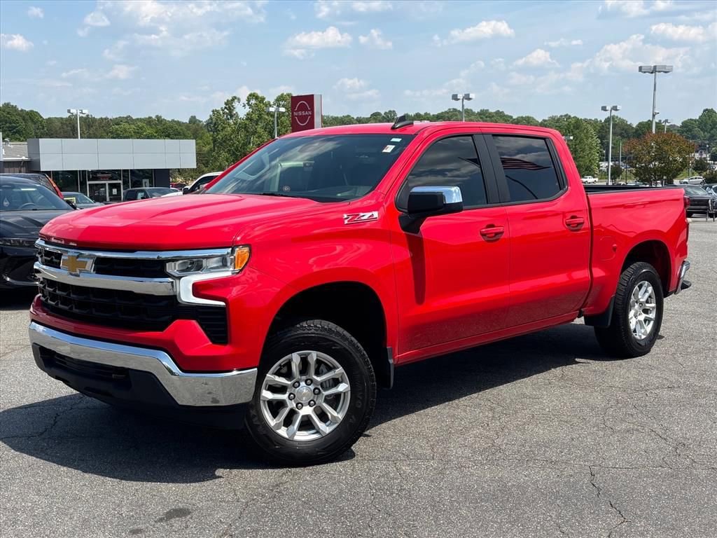 Used 2024 Chevrolet Silverado 1500 LT w/ Z71 Off-Road Package AWD/4WD image 2