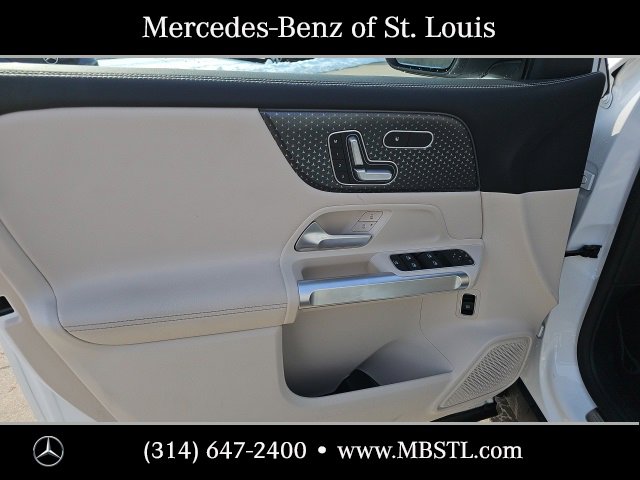 Used 2025 Mercedes-Benz GLB 250 4MATIC image 13