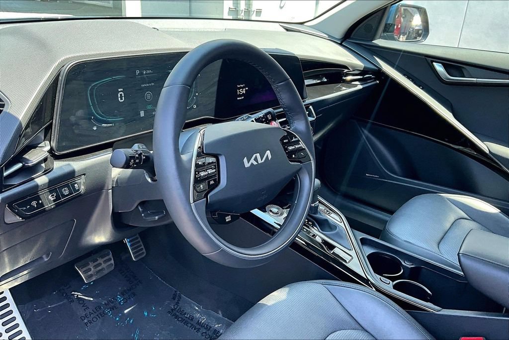 Used 2025 Kia Niro SX Touring FWD image 11