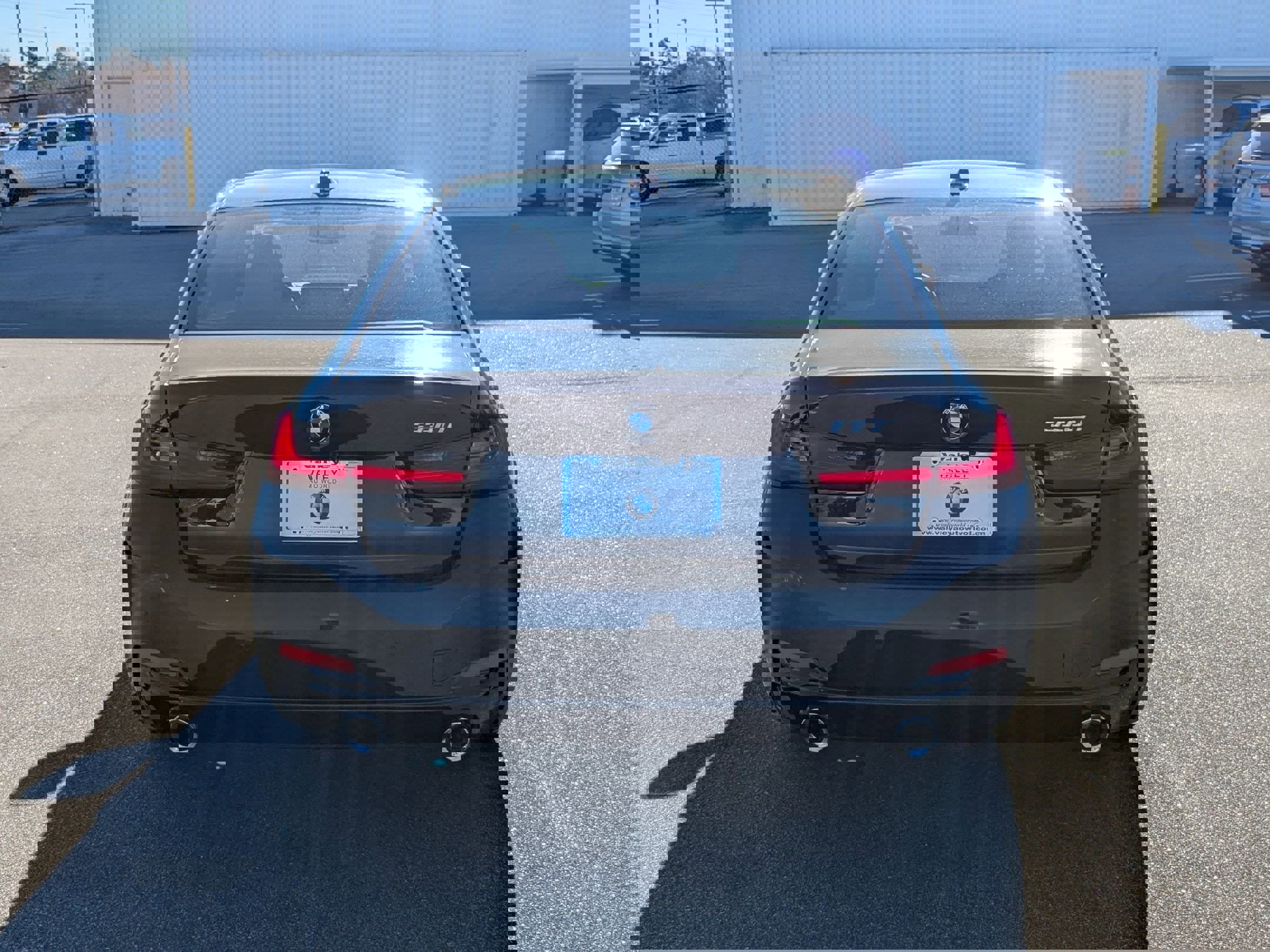 New 2025 BMW 330i Sedan w/ Convenience Package image 4