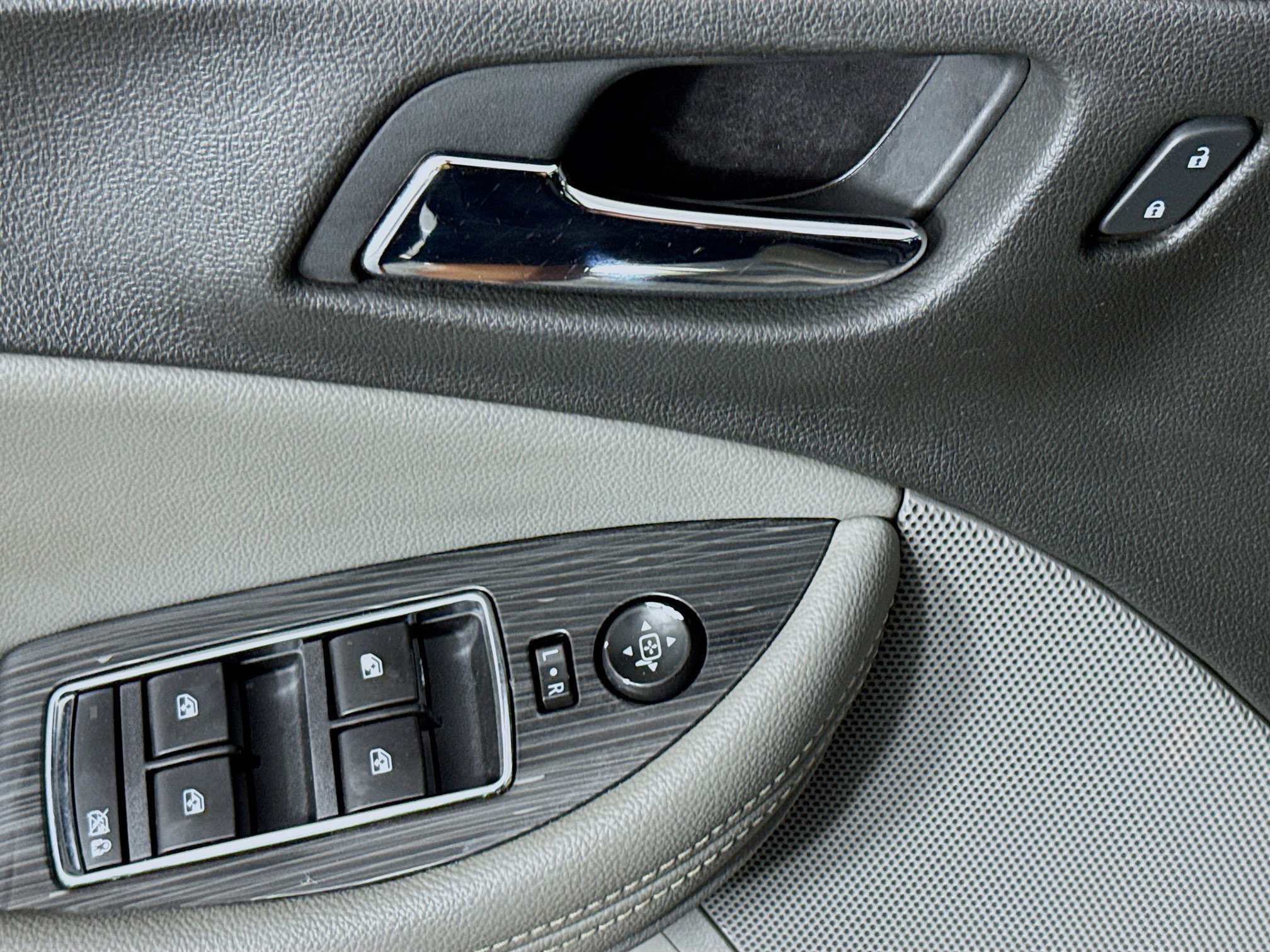 Used 2019 Chevrolet Impala LT w/ Sunroof and Spoiler Package image 23