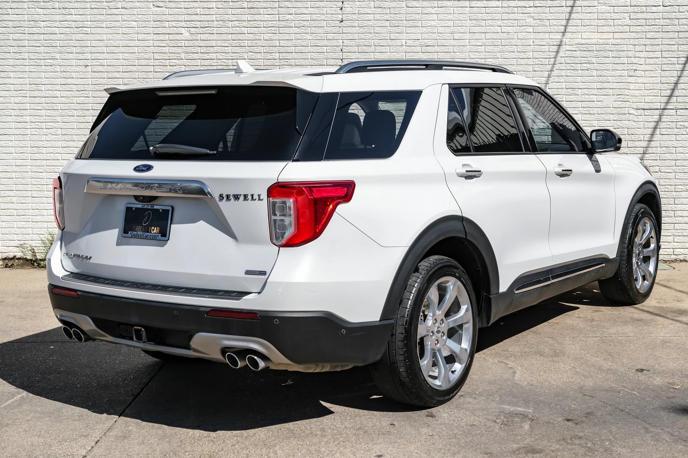 Used 2020 Ford Explorer Platinum w/ Premium Technology Package AWD/4WD image 9