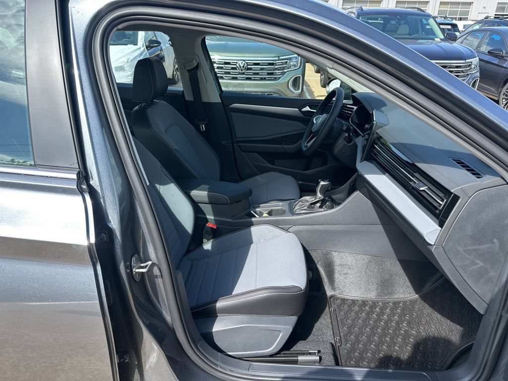 New 2026 Volkswagen Jetta SE FWD image 19