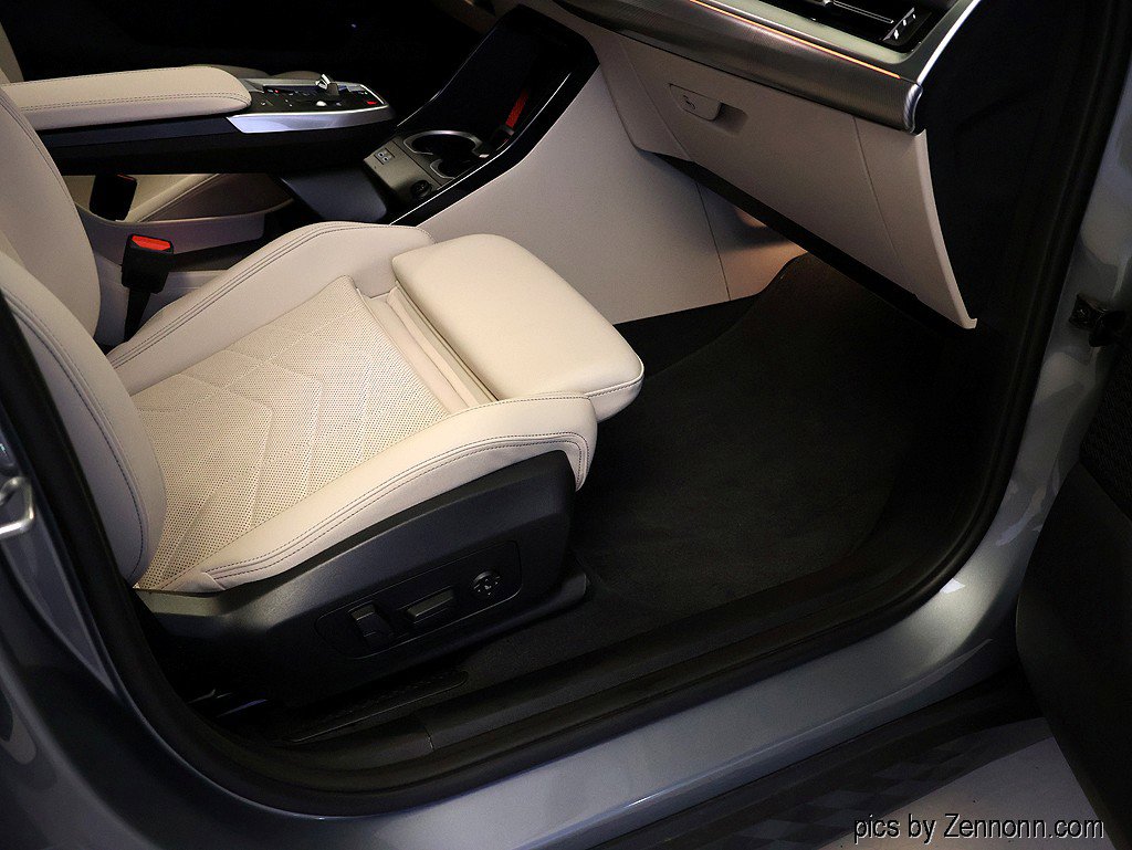 Certified 2025 BMW X2 xDrive28i AWD/4WD image 37