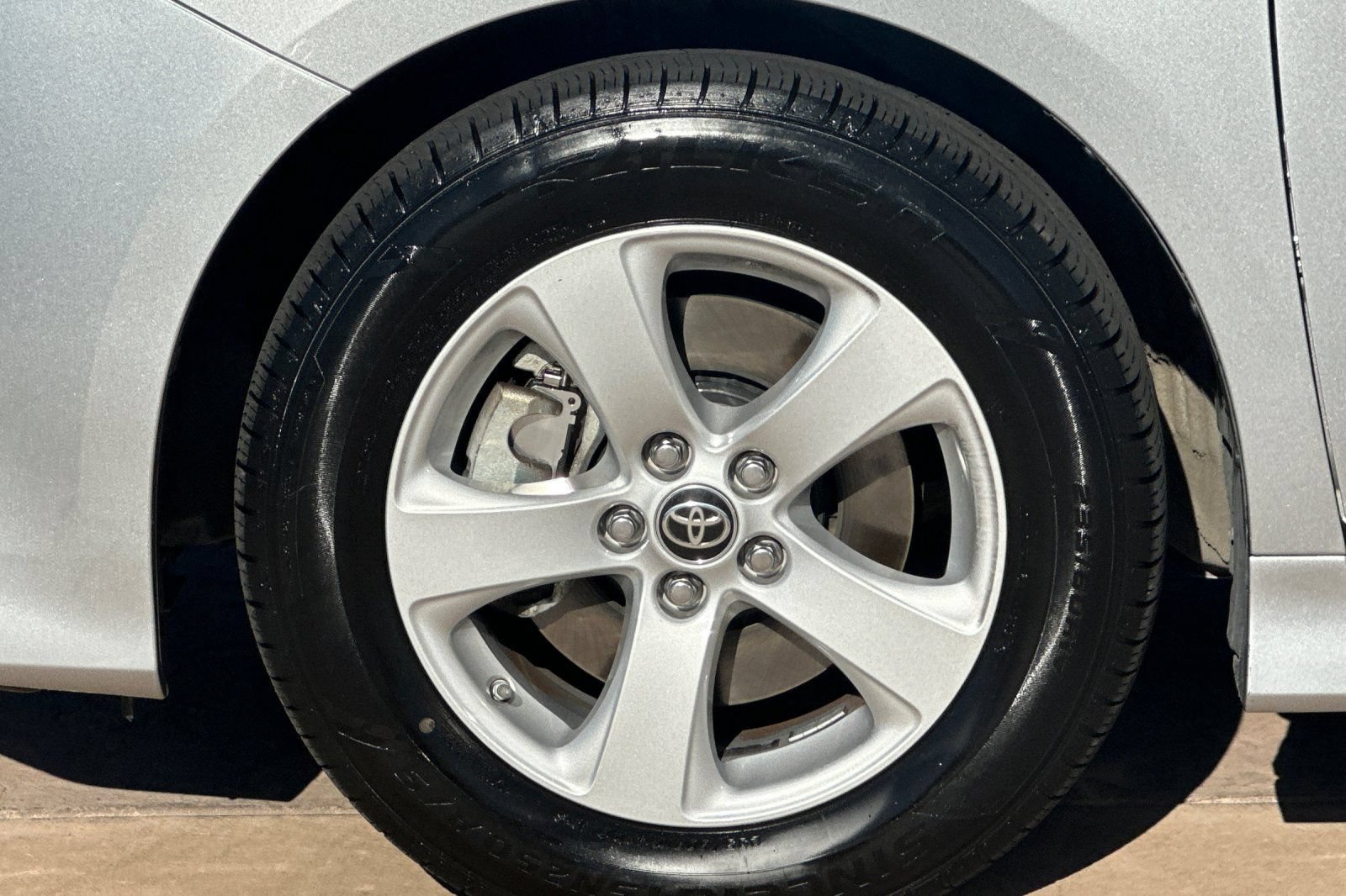 Used 2020 Toyota Sienna LE FWD image 32