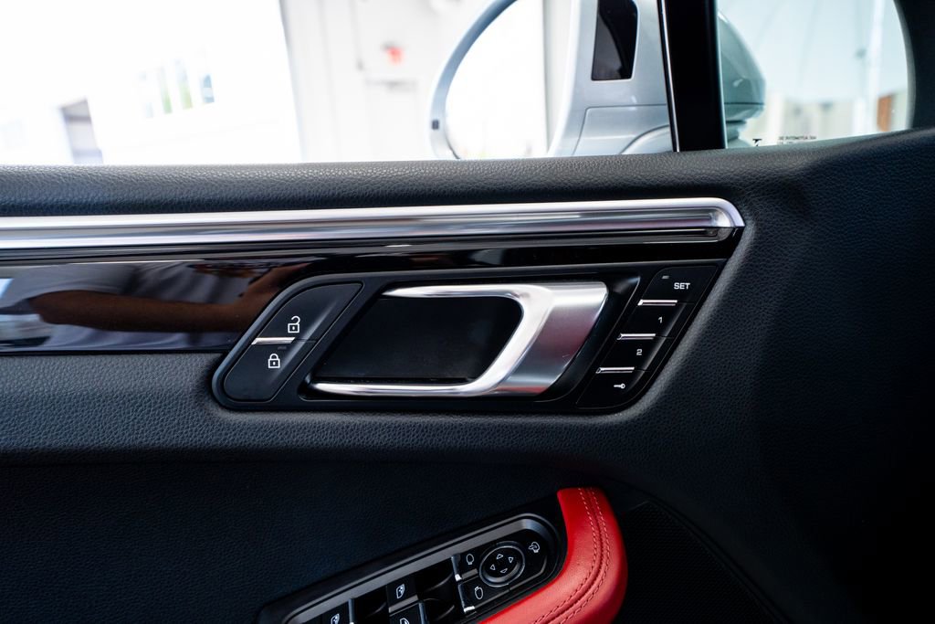 Used 2023 Porsche Macan S image 31