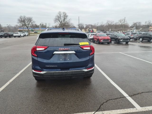 Used 2023 GMC Terrain SLT image 8