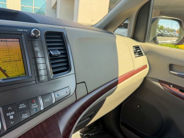 Used 2014 Toyota Sienna Limited w/ Limited Premium Package image 23