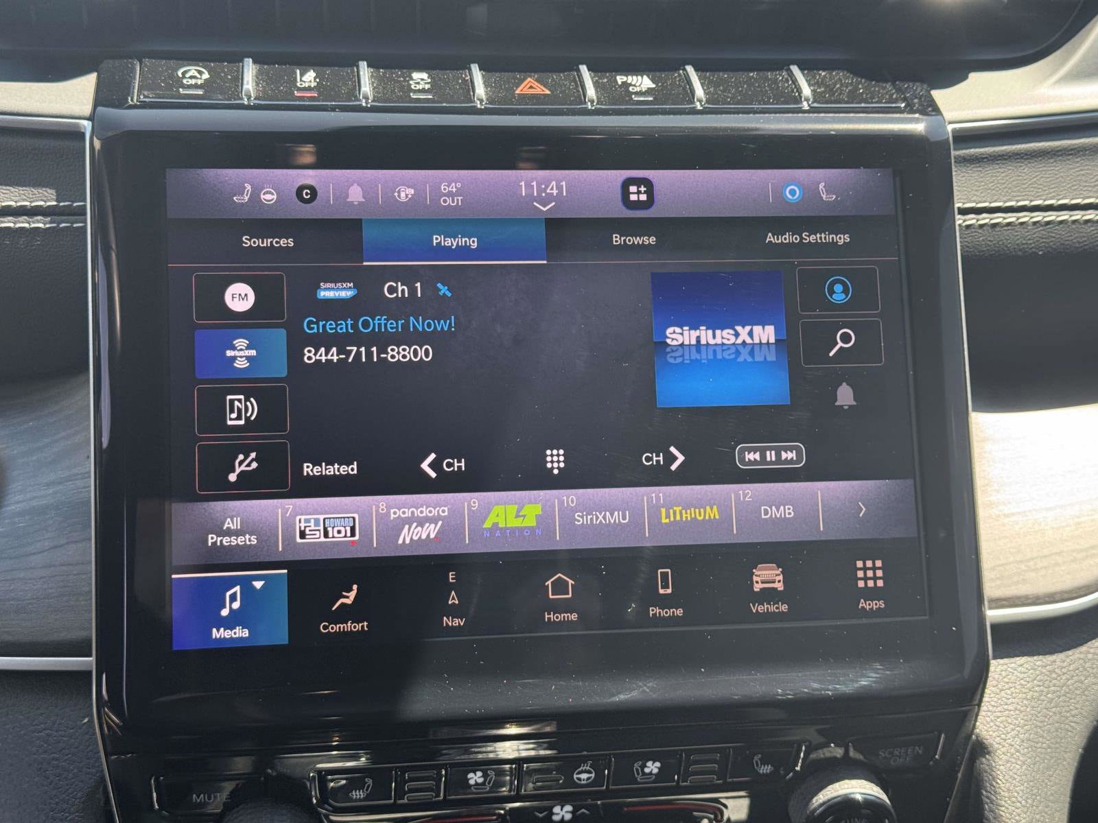 Used 2023 Jeep Grand Cherokee Limited w/ Luxury Tech Group II AWD/4WD image 25