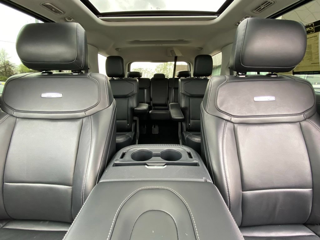 Used 2025 Ford Expedition Platinum AWD/4WD image 32