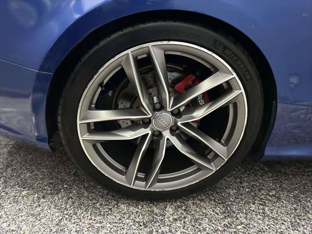 Used 2015 Audi RS 5 Coupe w/ Black Optic Plus Package AWD/4WD image 5