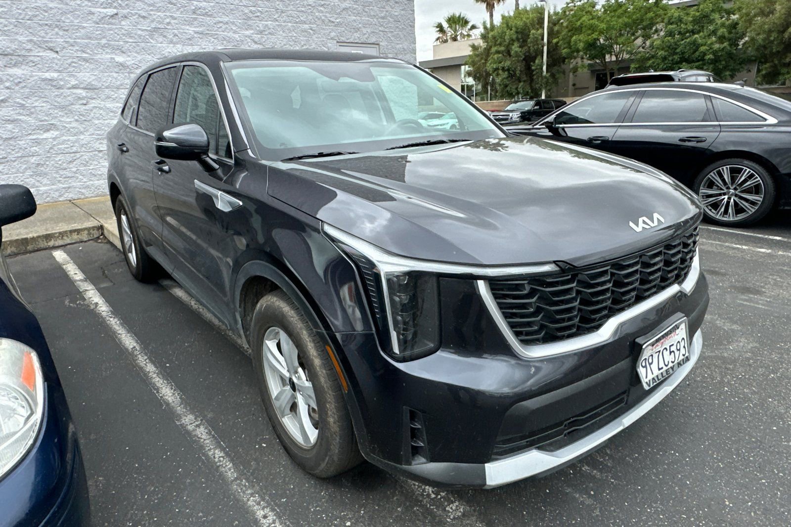 Certified 2025 Kia Sorento LX FWD image 2