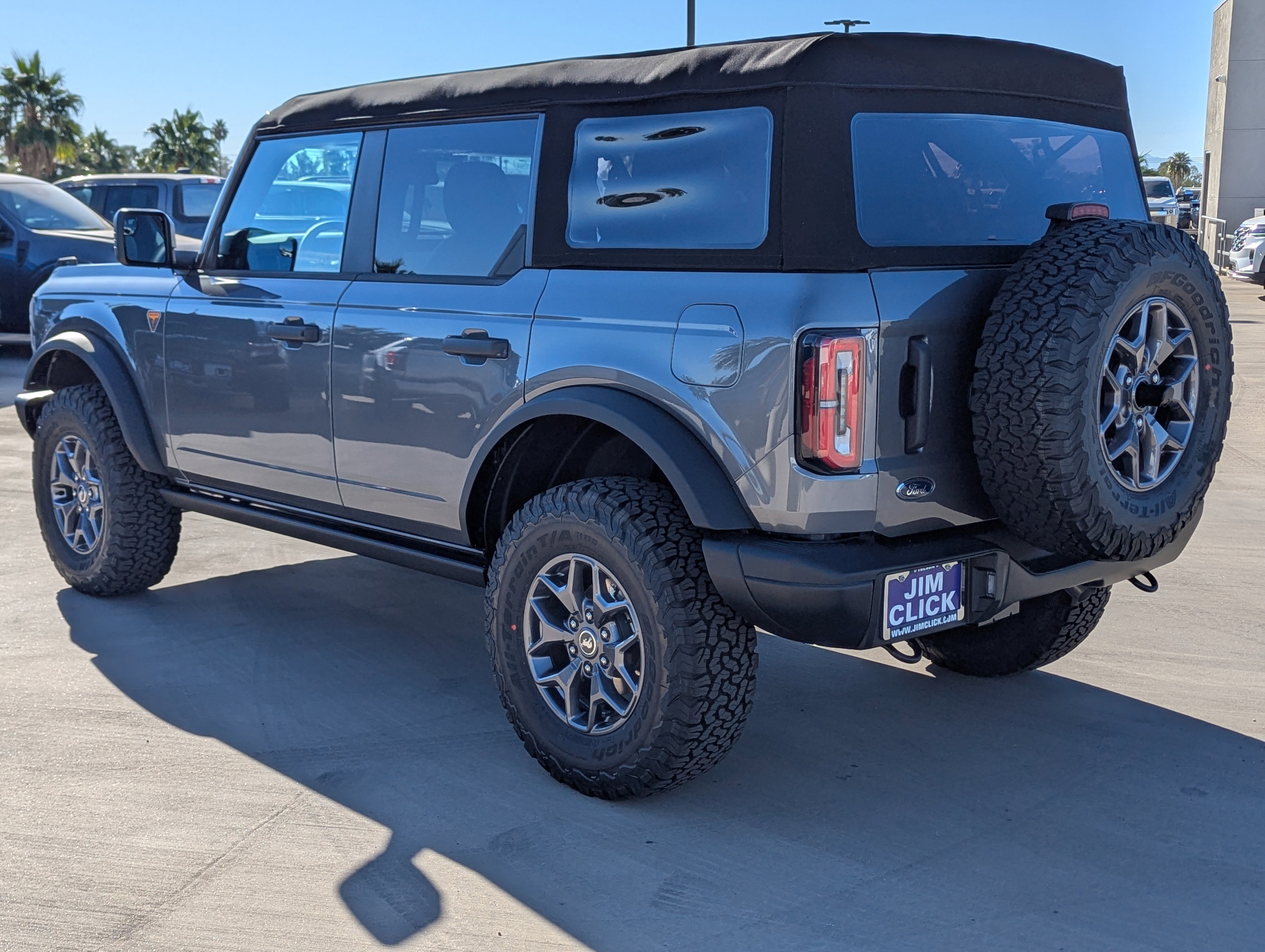 New 2025 Ford Bronco Badlands image 4