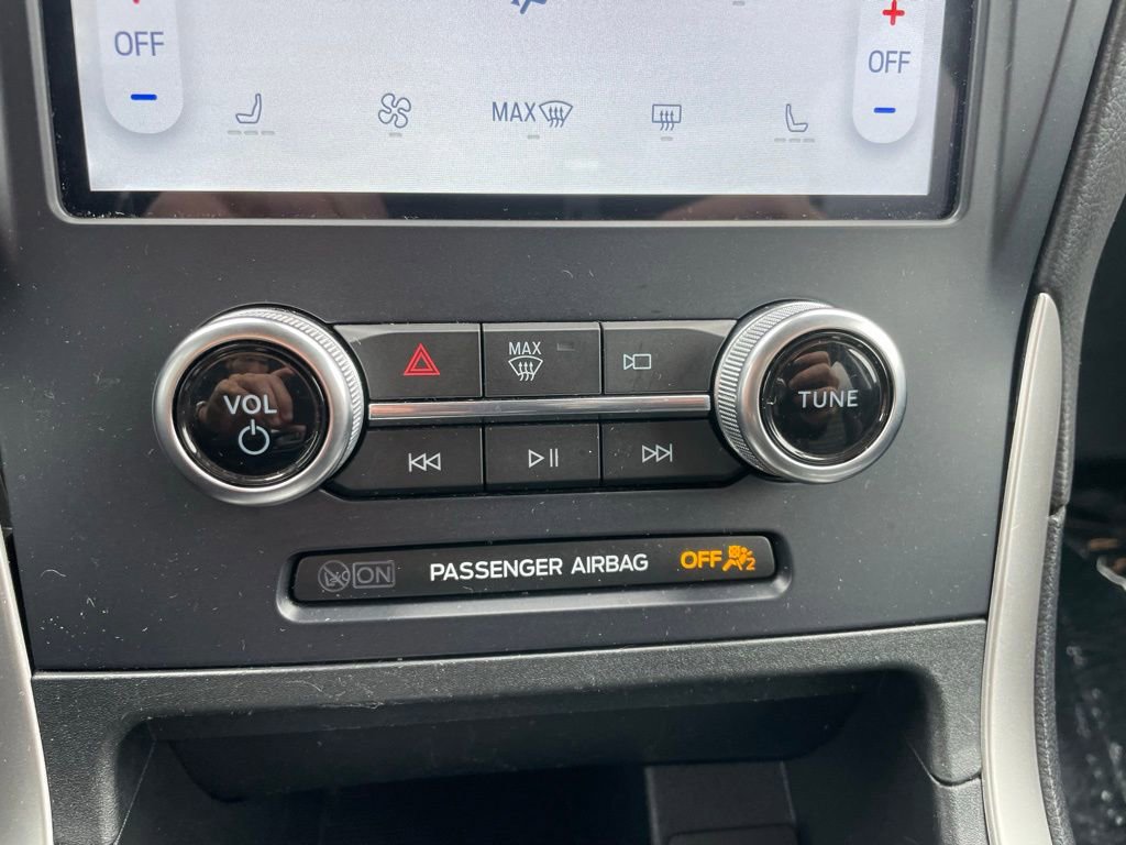Used 2023 Ford Edge SEL image 11