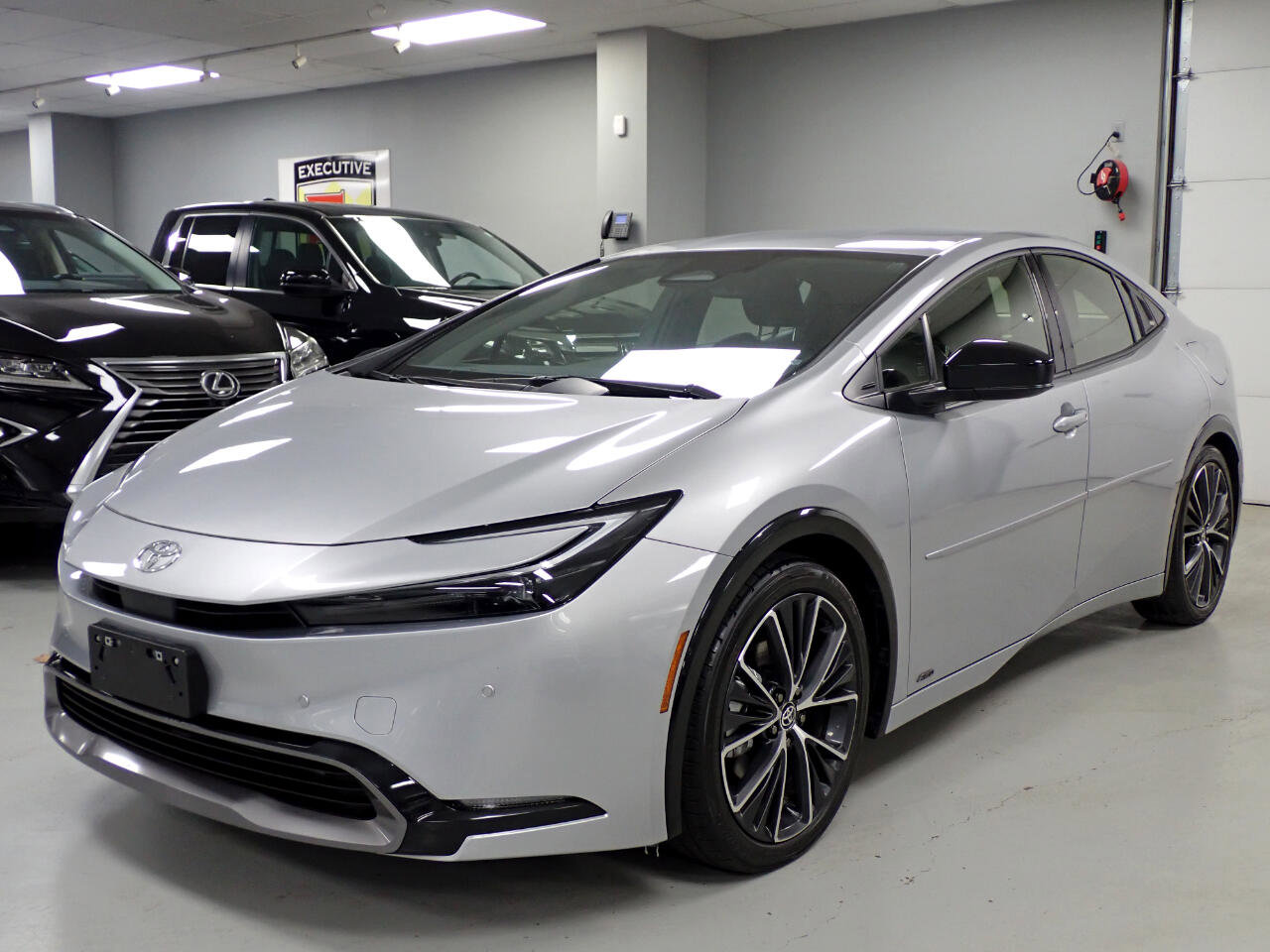 Used 2024 Toyota Prius XLE image 4