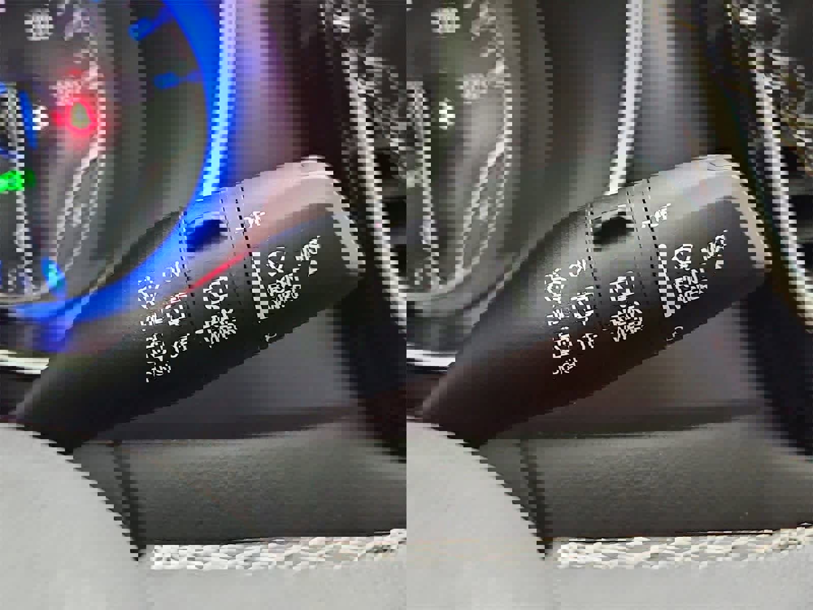 Used 2024 Chrysler Pacifica Touring-L image 25