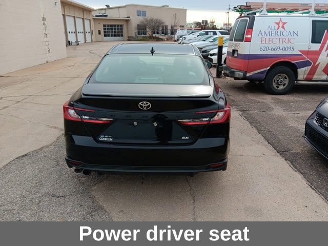 Used 2025 Toyota Camry SE image 5