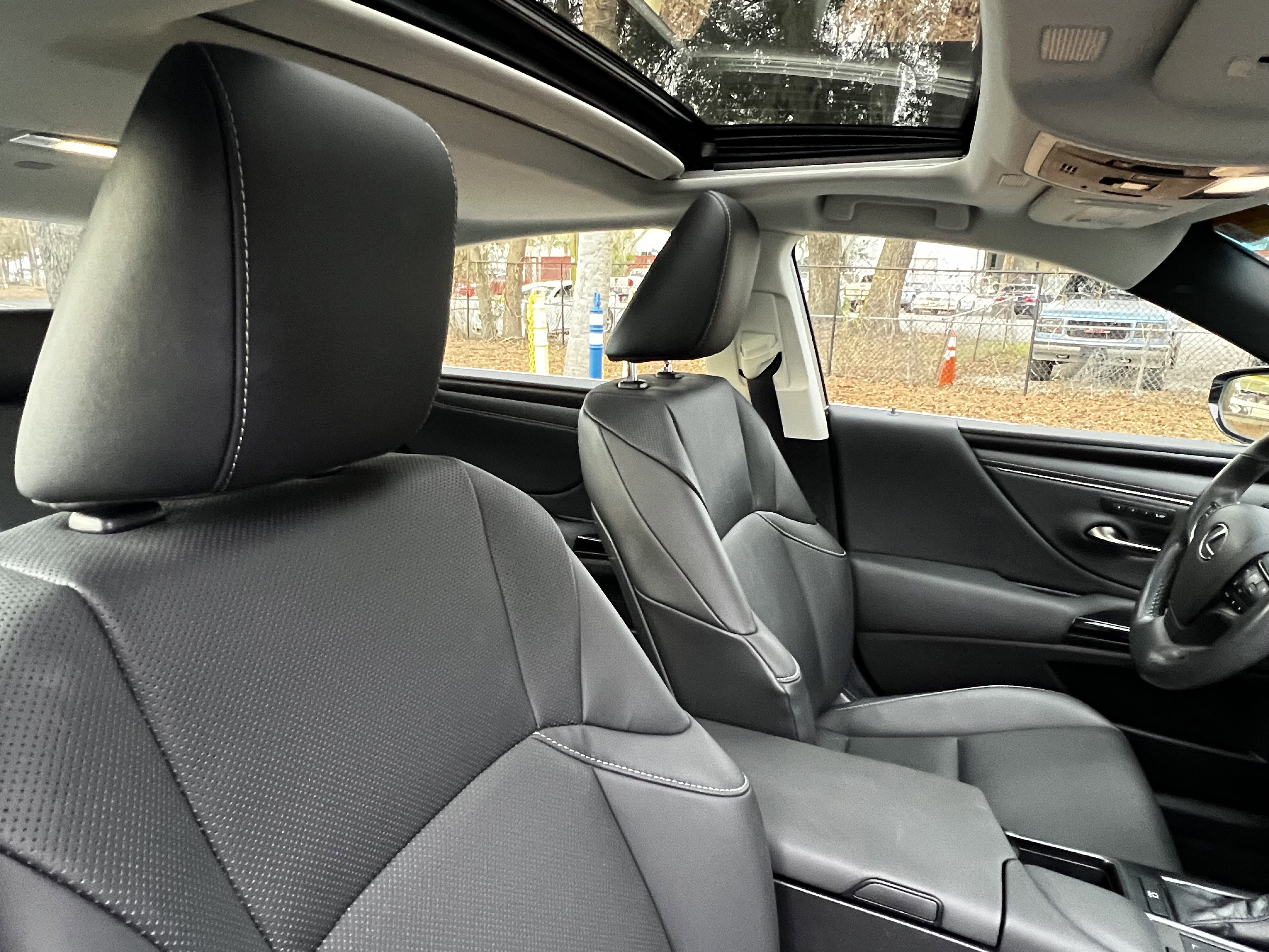Certified 2022 Lexus ES 350 w/ Premium Package image 46