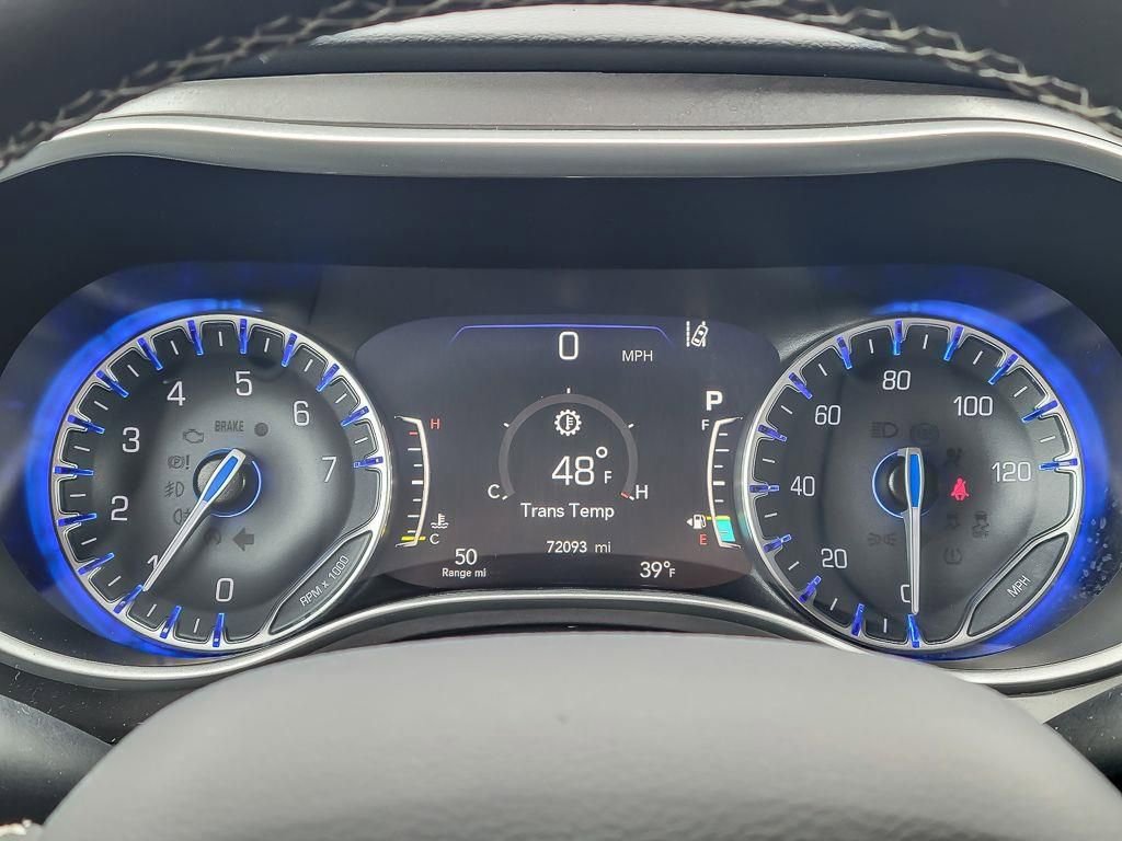 Used 2023 Chrysler Pacifica Touring-L image 12