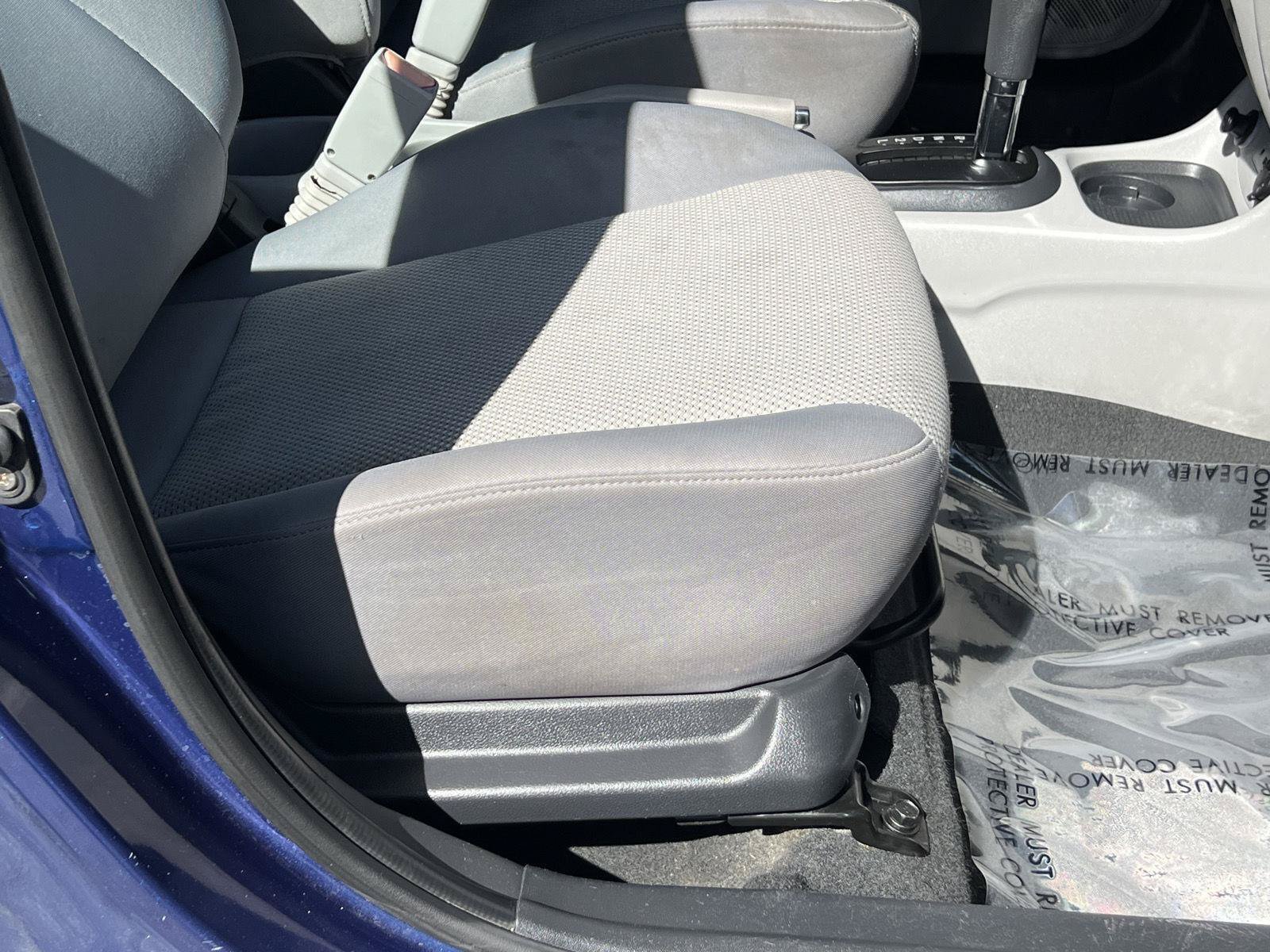 Used 2010 Hyundai Accent GLS FWD image 15
