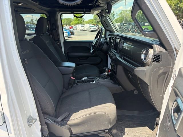 Used 2018 Jeep Wrangler Unlimited Sahara w/ Dual Top Group AWD/4WD image 9