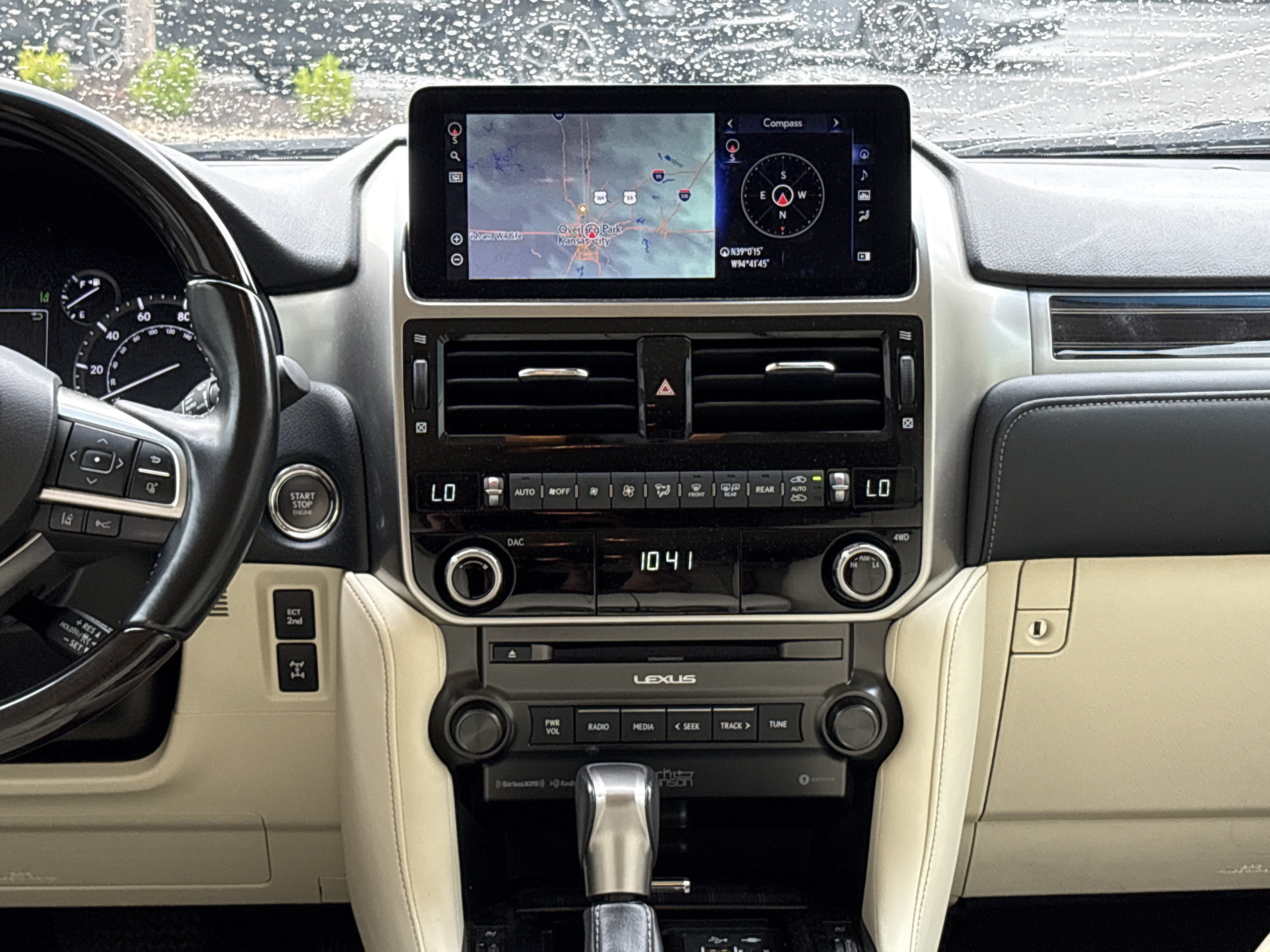 Used 2023 Lexus GX 460 Premium w/ Accessory Package AWD/4WD image 30