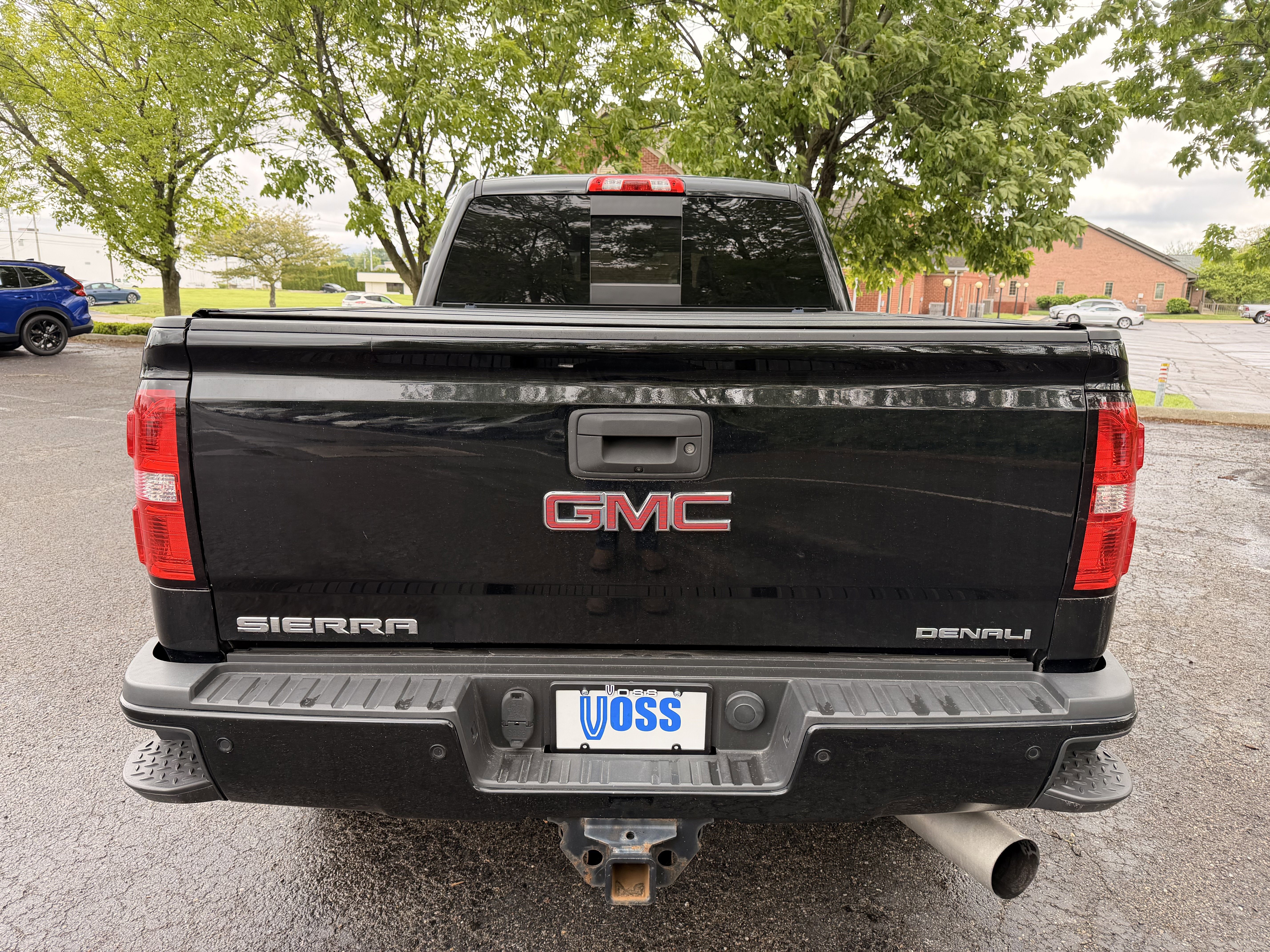 Used 2017 GMC Sierra 2500 Denali w/ Duramax Plus Package AWD/4WD image 4