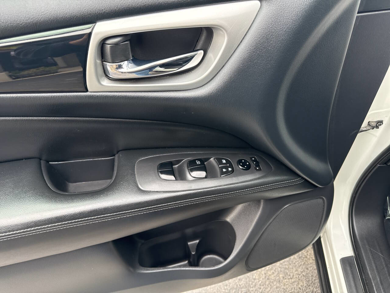 Used 2018 Nissan Pathfinder S image 12