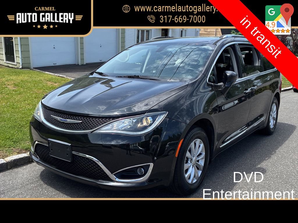 Used 2019 Chrysler Pacifica Touring-L FWD image 1
