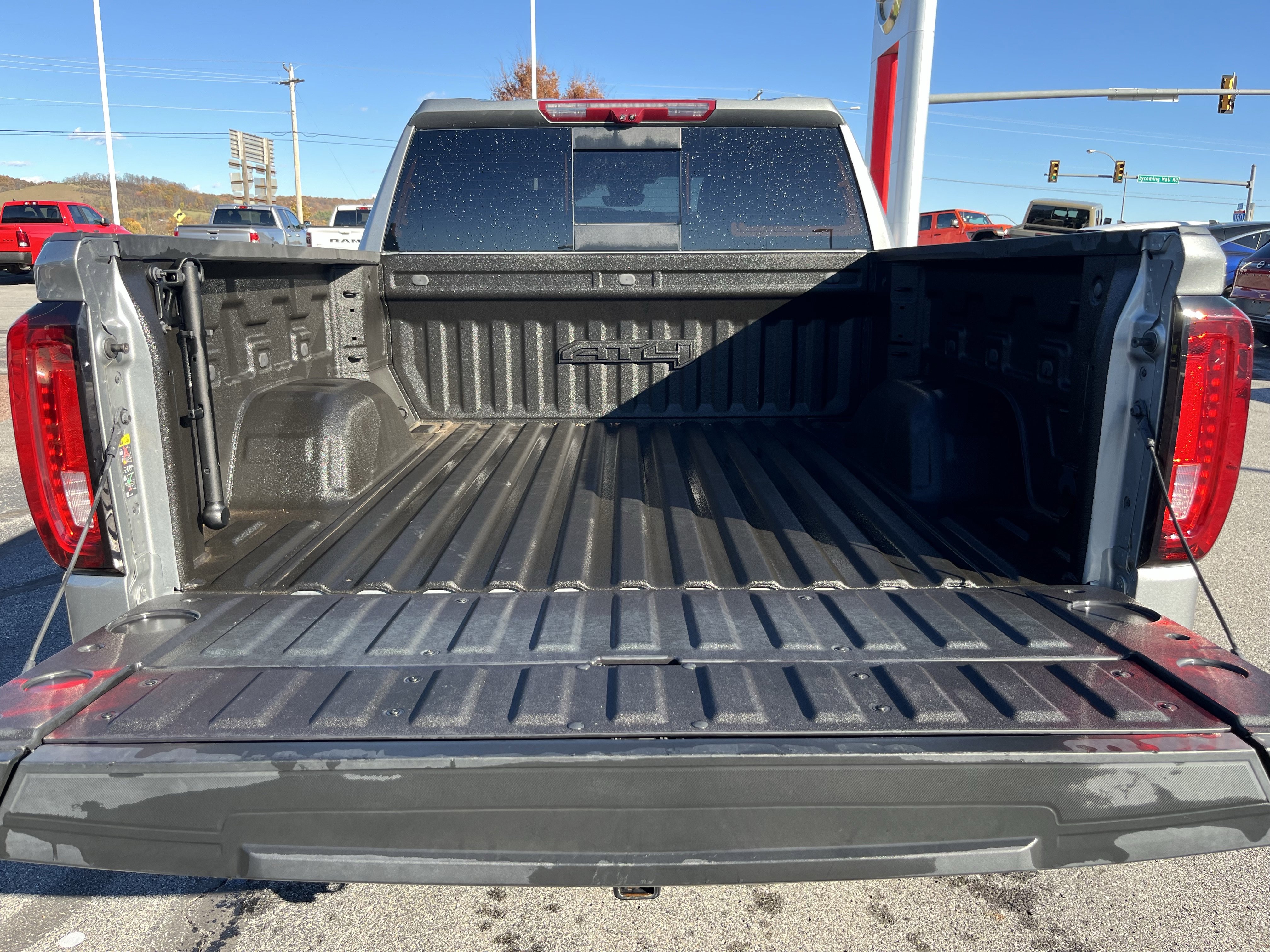 Used 2024 GMC Sierra 1500 AT4 w/ Technology Package image 5