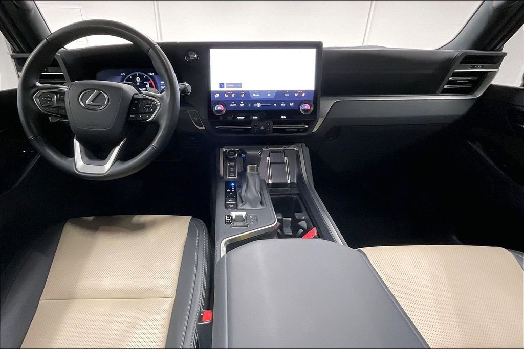 Used 2025 Lexus GX 550 image 18