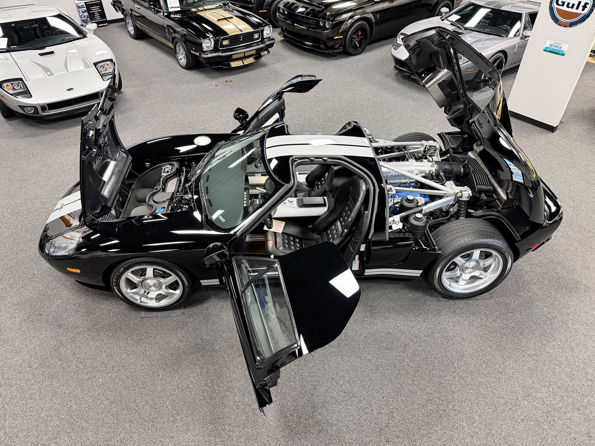 Used 2005 Ford GT image 11