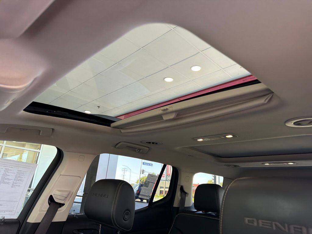 Used 2021 GMC Acadia Denali w/ Denali Ultimate Package AWD/4WD image 22