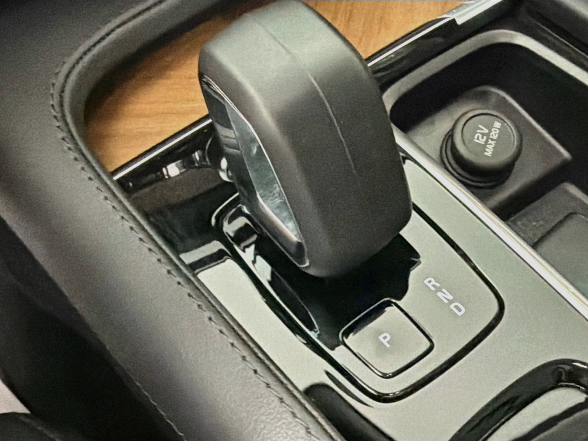 Certified 2024 Volvo XC90 B5 Plus w/ Protection Package Premier AWD/4WD image 18