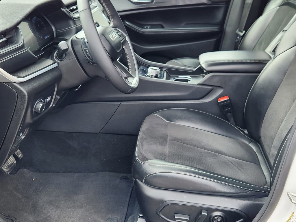 Certified 2024 Jeep Grand Cherokee Altitude image 7