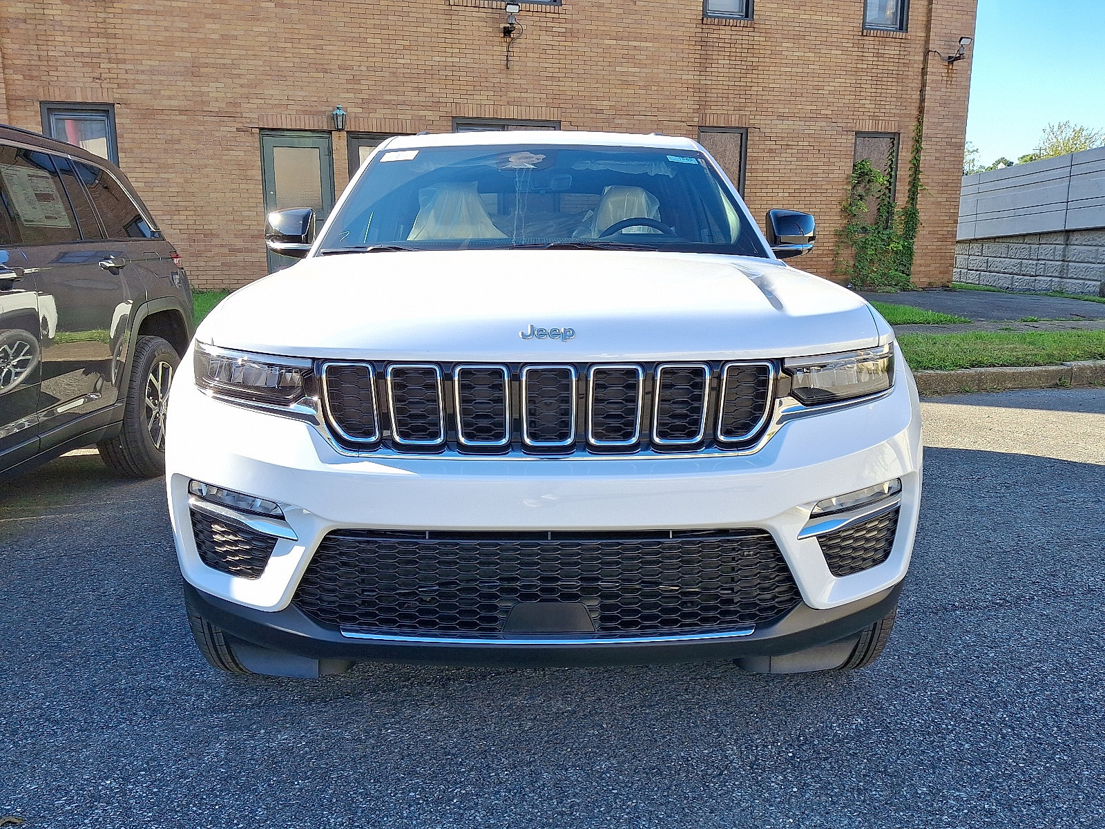 New 2025 Jeep Grand Cherokee Limited w/ Trailer Tow Package image 2