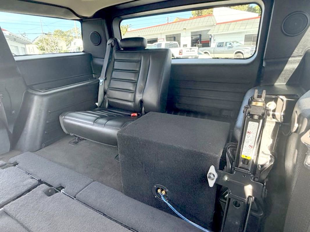 Used 2005 HUMMER H2 w/ Preferred Equipment Group image 29