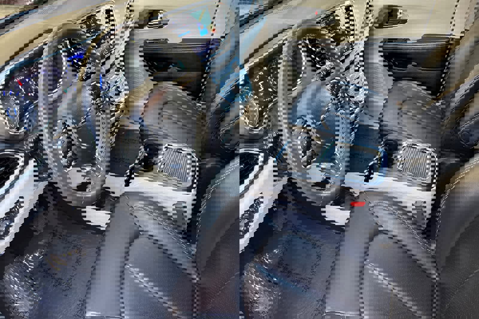 Used 2023 Chrysler Pacifica Touring-L image 11