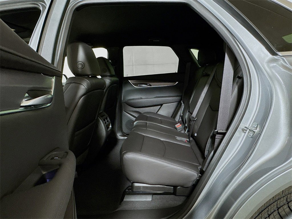 New 2026 Cadillac XT5 Luxury w/ LPO, ONYX Package image 13