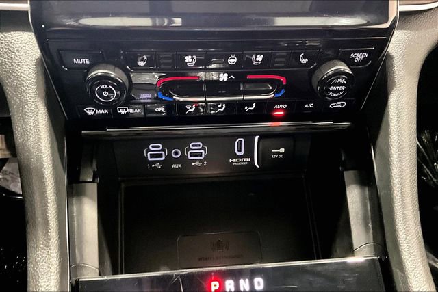 Used 2023 Jeep Grand Cherokee Limited w/ Luxury Tech Group II image 16