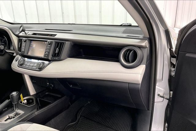 Used 2018 Toyota RAV4 XLE AWD/4WD image 18