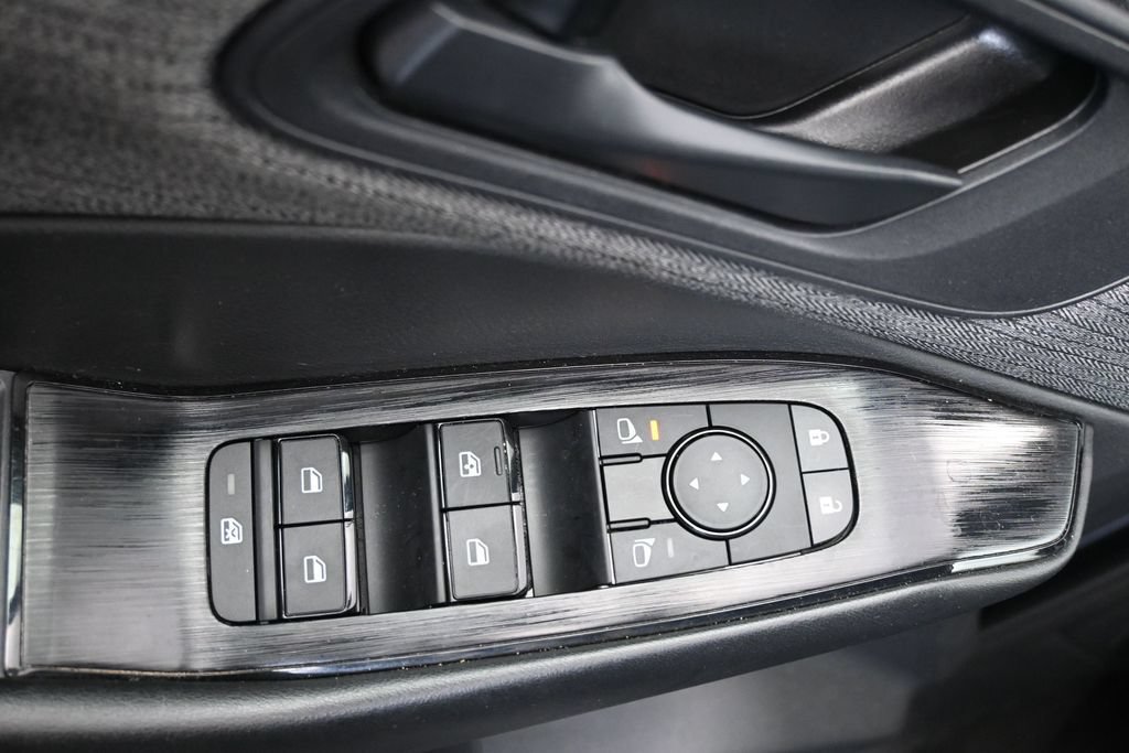 Used 2023 Nissan Rogue S AWD/4WD image 15