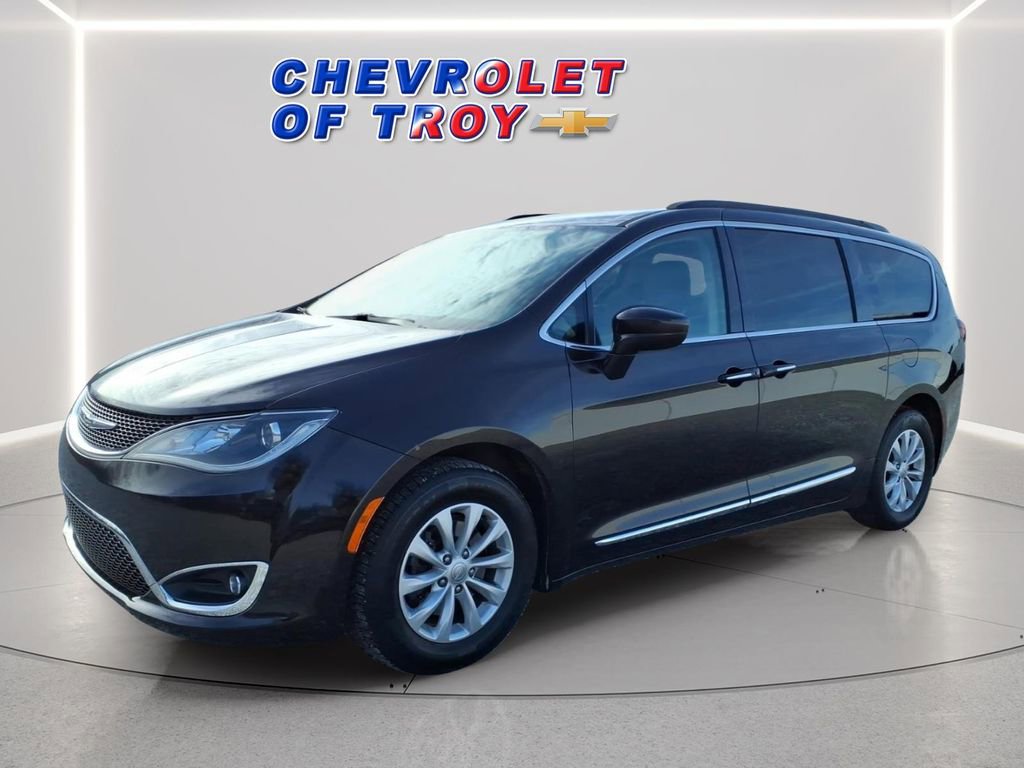 Used 2017 Chrysler Pacifica Touring-L image 4