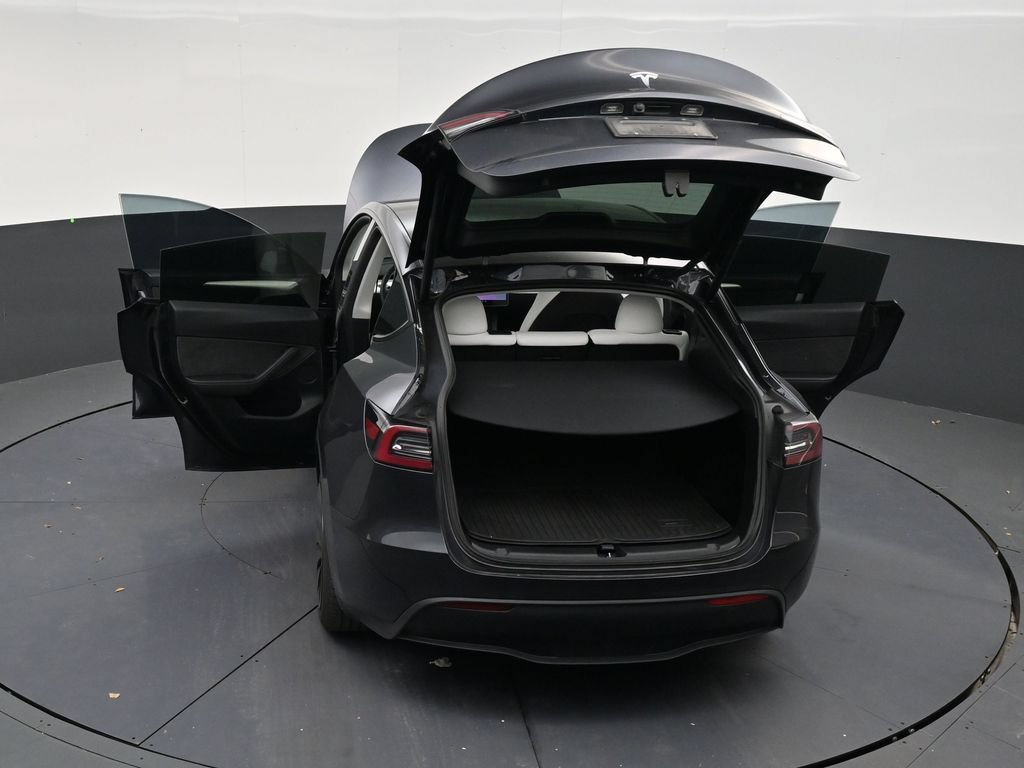 Used 2024 Tesla Model Y Long Range AWD/4WD image 31