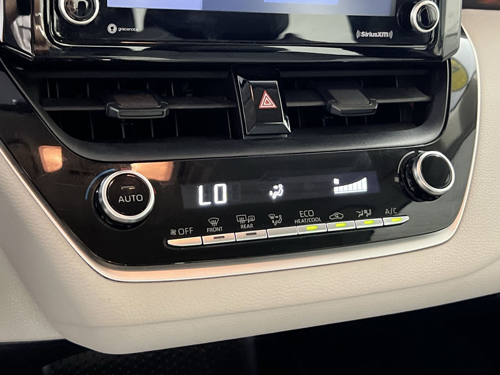 Used 2022 Toyota Corolla LE FWD image 29