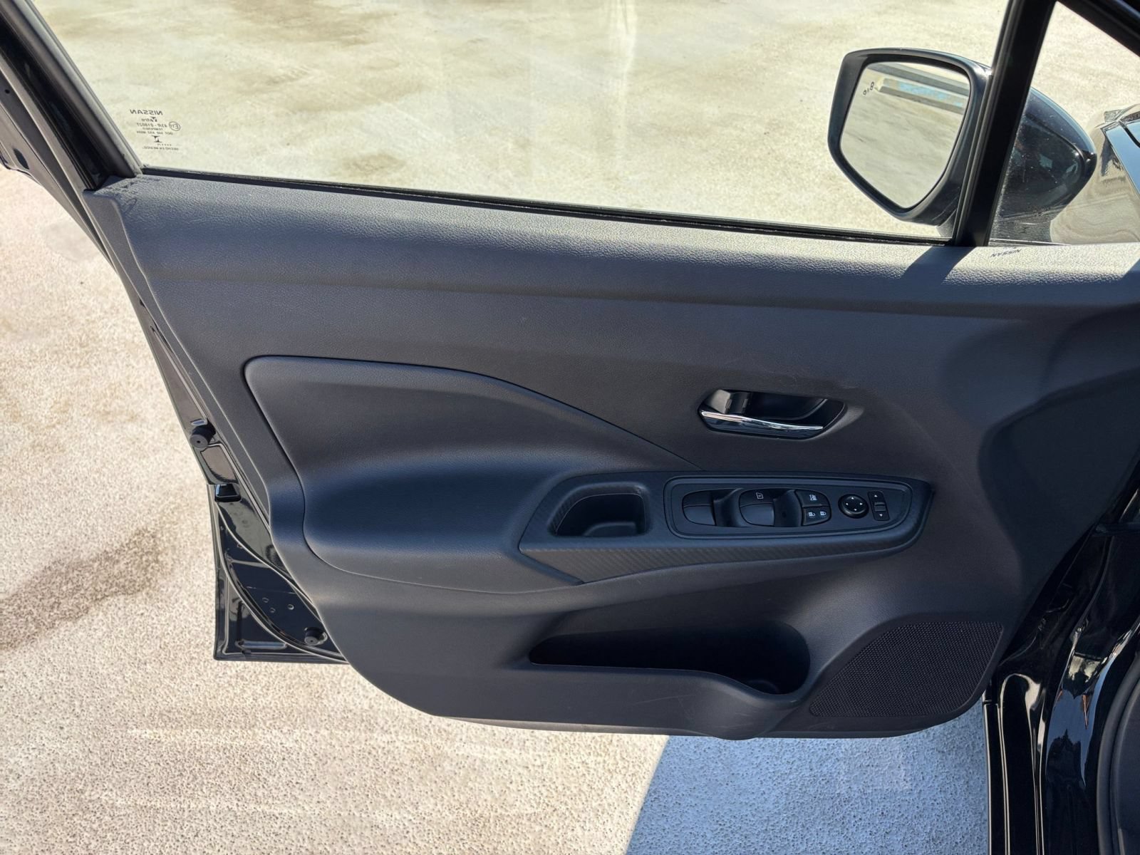 Used 2025 Nissan Versa SV FWD image 18