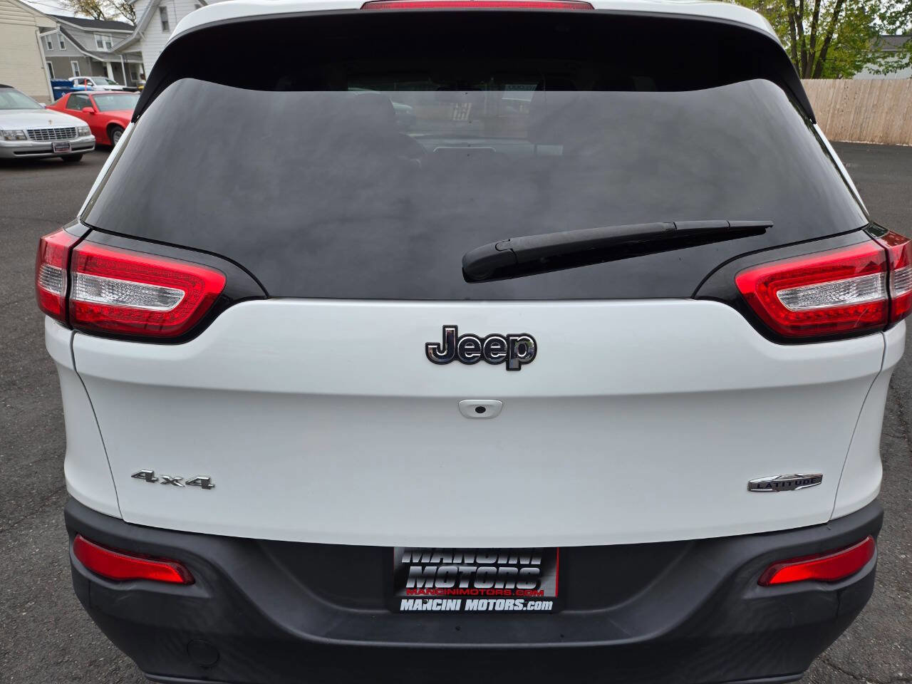 Used 2015 Jeep Cherokee Latitude w/ Cold Weather Group AWD/4WD image 7