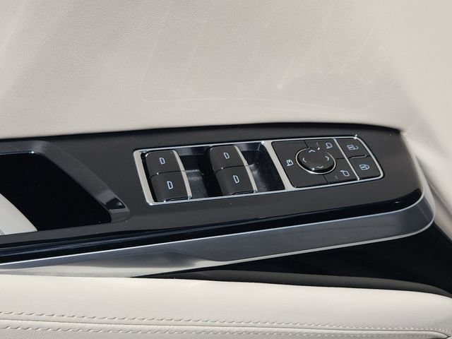 Used 2025 Cadillac Escalade ESV Sport Platinum AWD/4WD image 12
